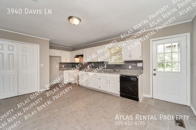 Building Photo - 3940 Davis Ln