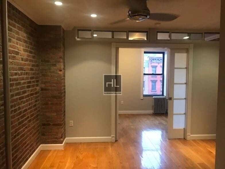 Building Photo - 1ST AVE.