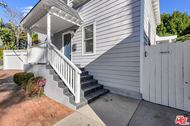 Building Photo - 6117 Glen Holly St