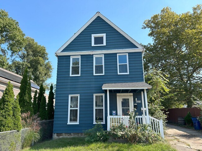 Building Photo - 1371 W 85th St