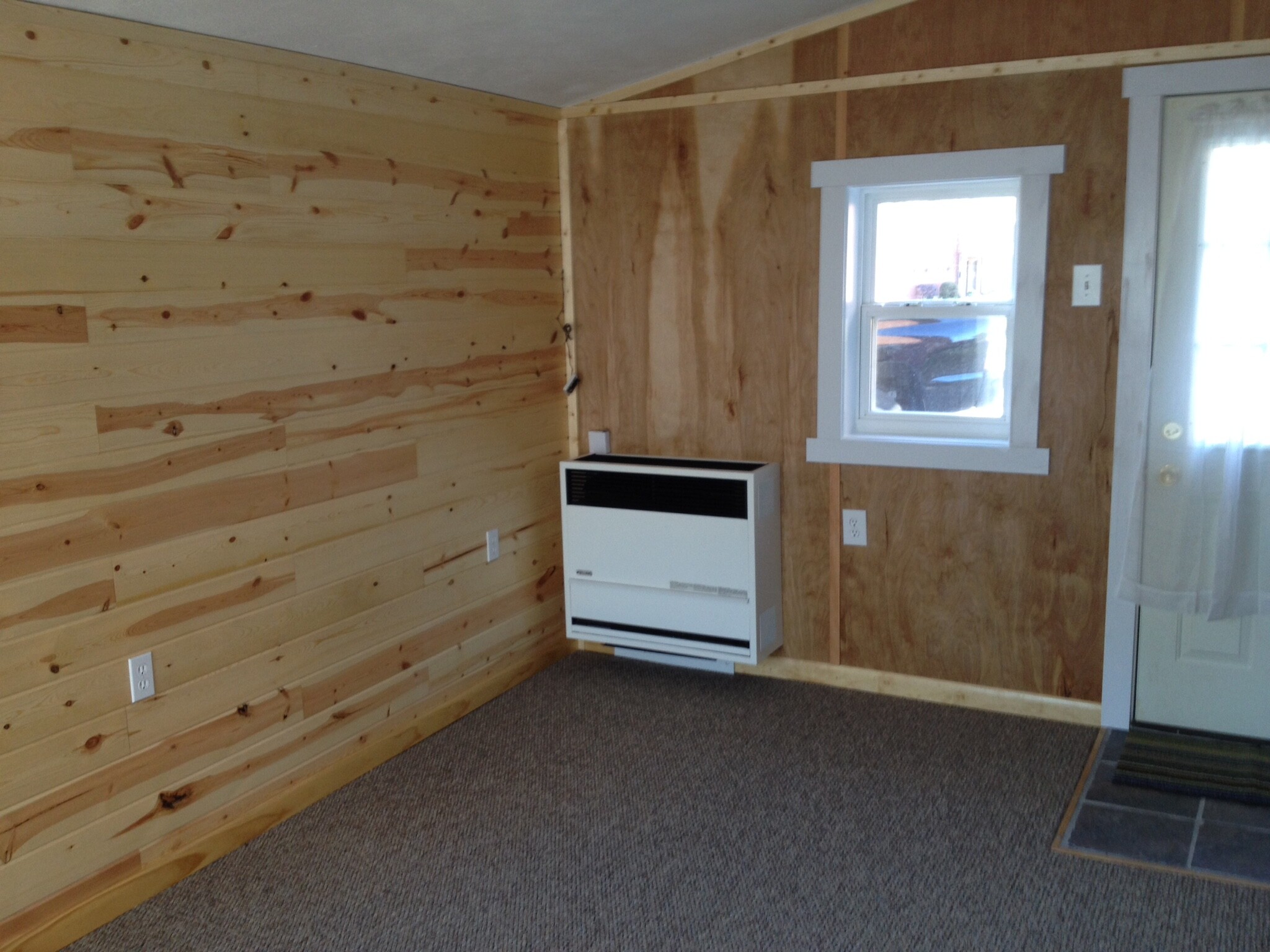 bonus room with heater - 5230 Willock Rd E