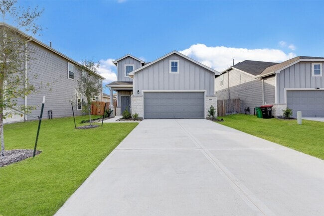Building Photo - 25821 Hedgerow Dr