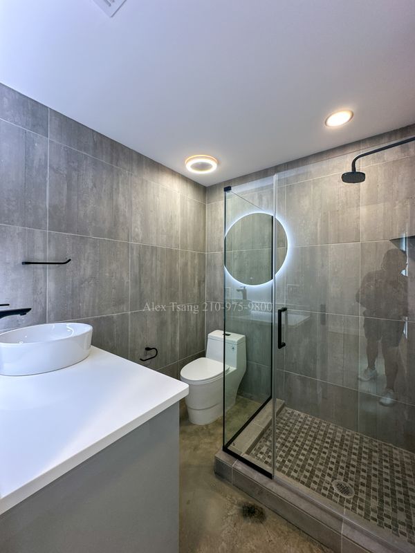 Building Photo - 218 S Olive St