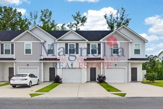 Building Photo - 3 Bedroom 2.5 Bathroom Townhome in Richmond Hill, GA