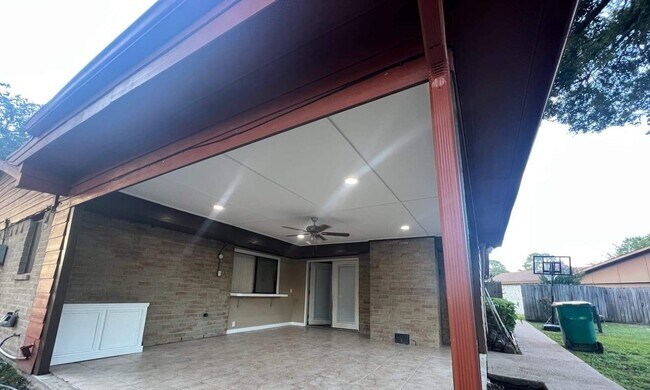 Building Photo - 8103 Edgebrook Forest Ct