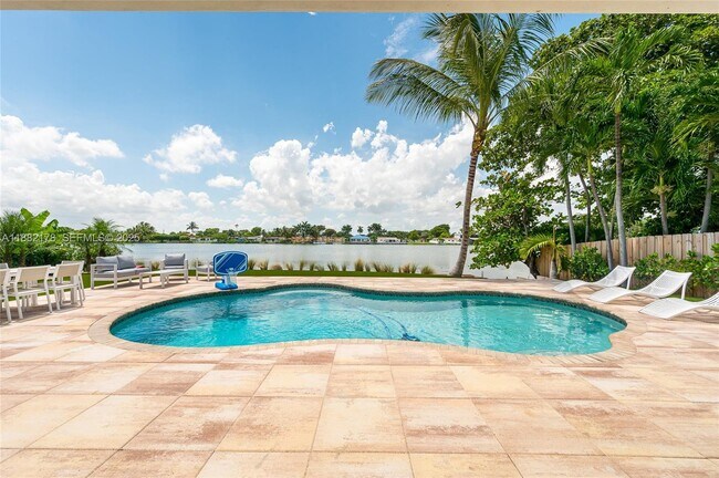 Building Photo - 21230 NE 25th Ct