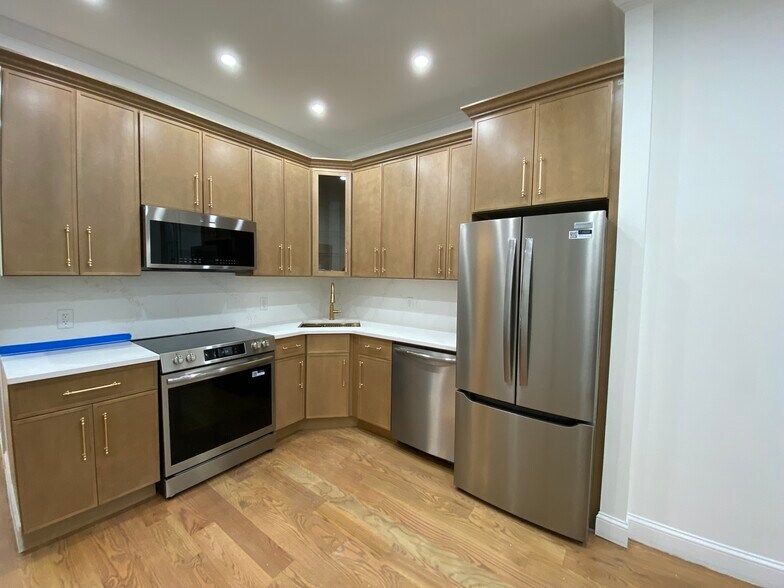 Building Photo - 172 Union St