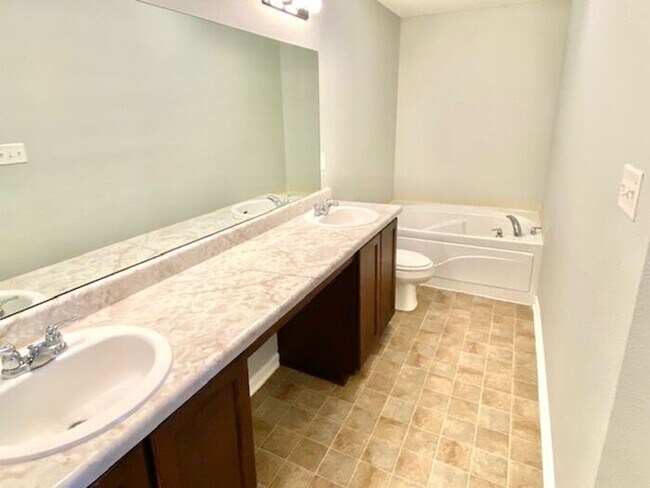 Building Photo - Cordova 3 Bedroom 2.5 Bath Home Houston Le...