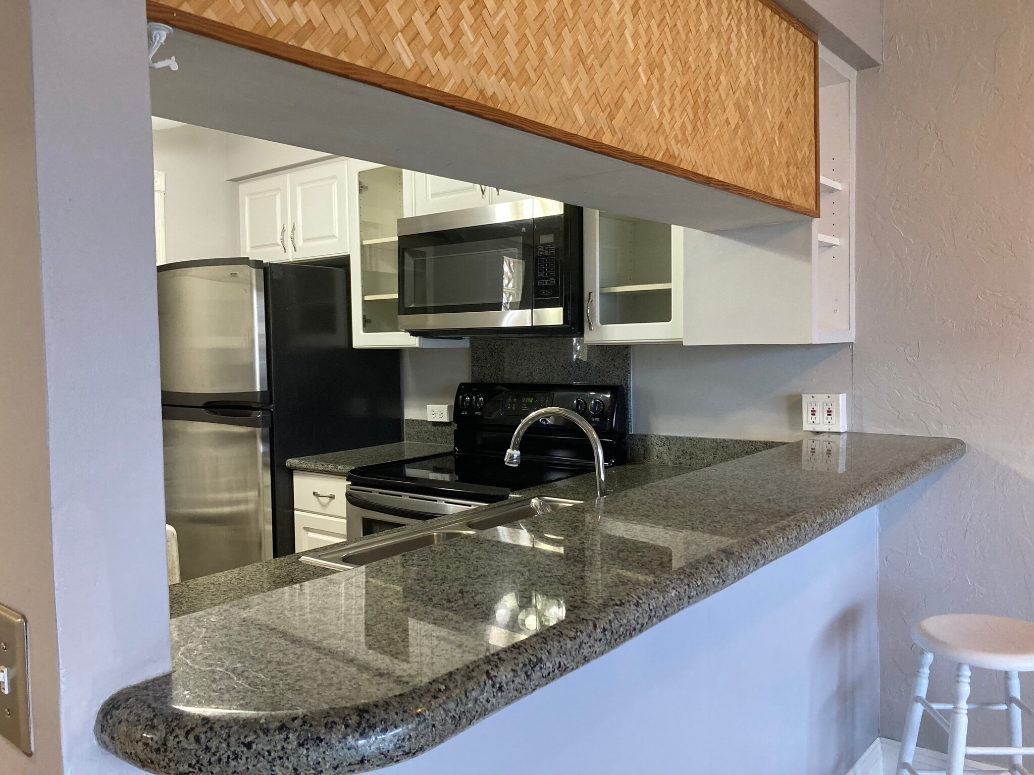 KitchenIskand - 84-680 Kili Dr