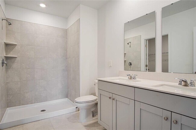 Building Photo - 668 Sand Pne Ln