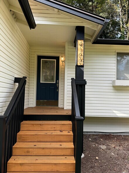 Primary Photo - 4100 Songbird Ln NW