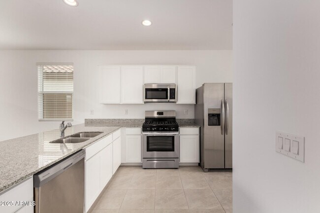 Building Photo - 3048 E Riding Boot Wy