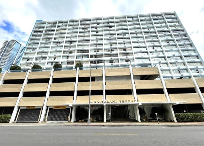 Building Photo - 1560 Kanunu St