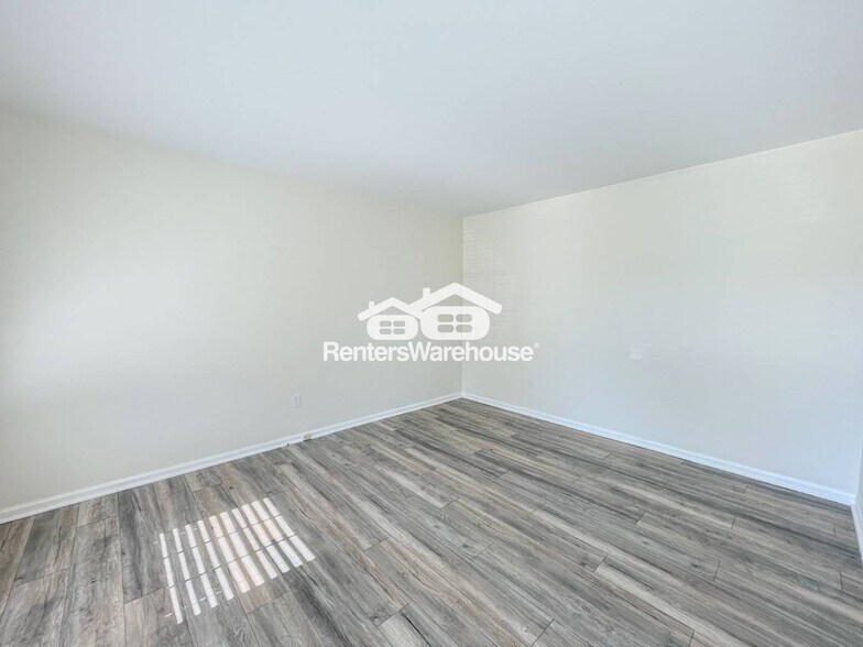 Building Photo - 700 Rumford Ct