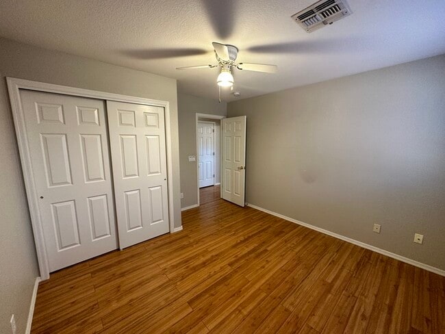 Building Photo - Charming Home