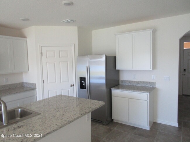 Building Photo - 3635 Peony Ct SE