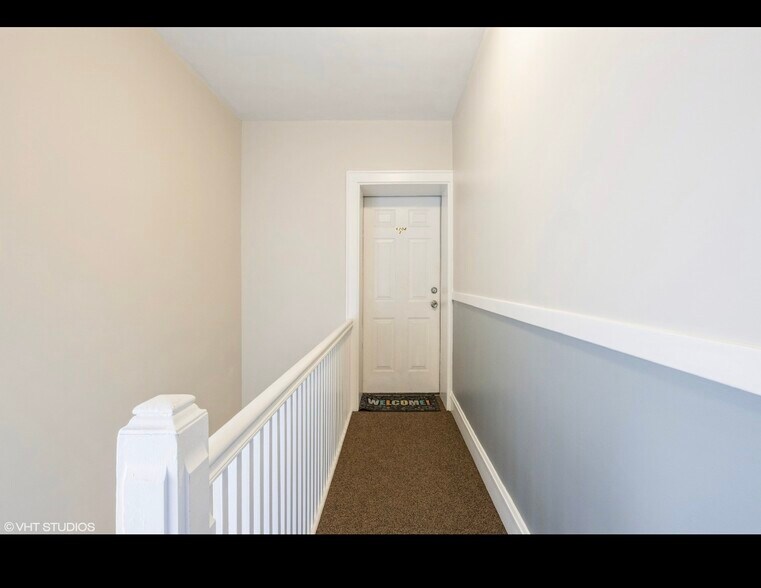 Building Photo - 6204 N Claremont Ave