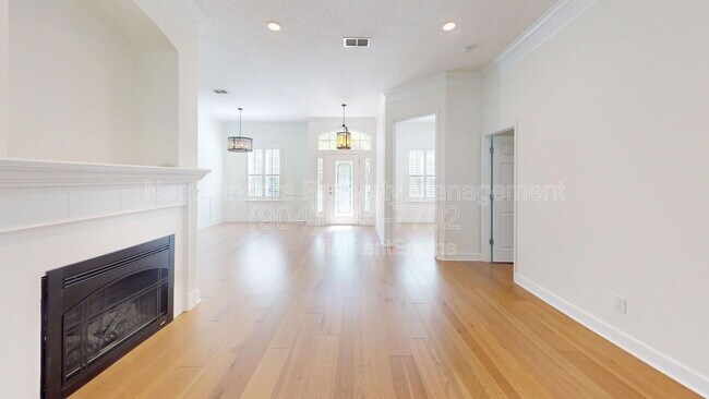 Building Photo - 283 Holland Dr