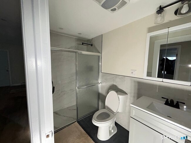 Building Photo - 2 Broad St