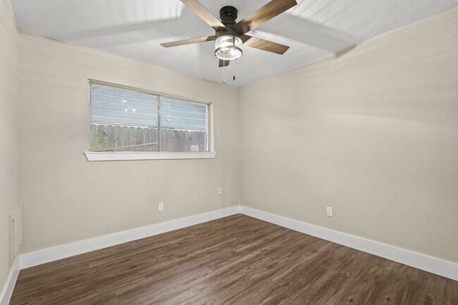 Building Photo - 13755 Drakewood Dr