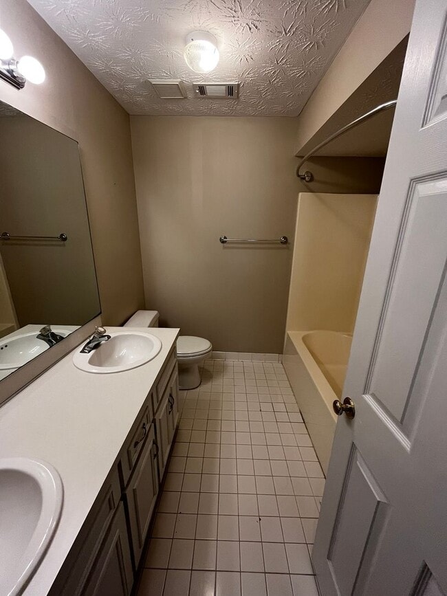 Building Photo - Blending Relaxation & Sophistication to Cr...