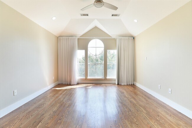 Building Photo - 1743 French Village Dr