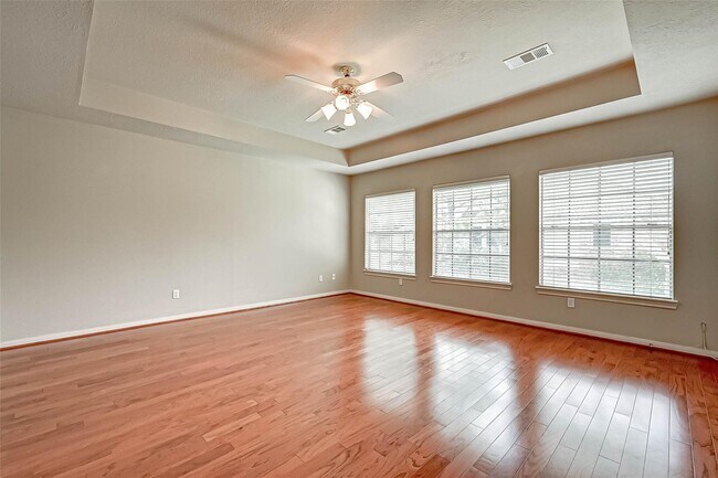 Building Photo - 12419 Shadycrest Dr