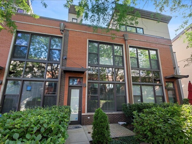 Building Photo - 945 N Howe-H