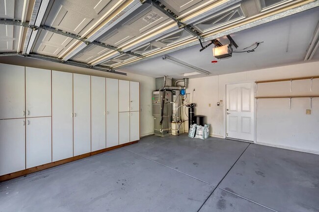 Building Photo - Spacious 3-Bedroom Home with Incredible Garage & Prime Location!