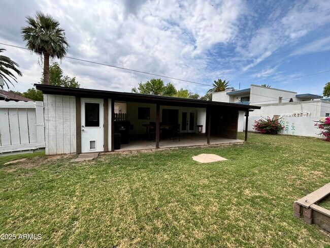 Building Photo - 1014 E Orange Dr