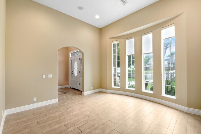 Building Photo - Gorgeous 3,000+ sq ft home in Glendora wit...