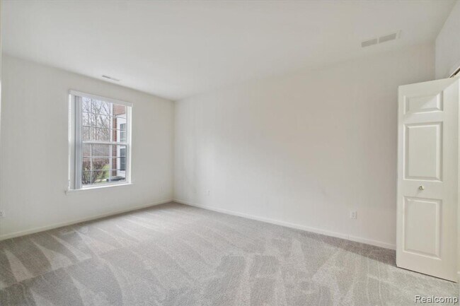 Building Photo - 15980 Morningside