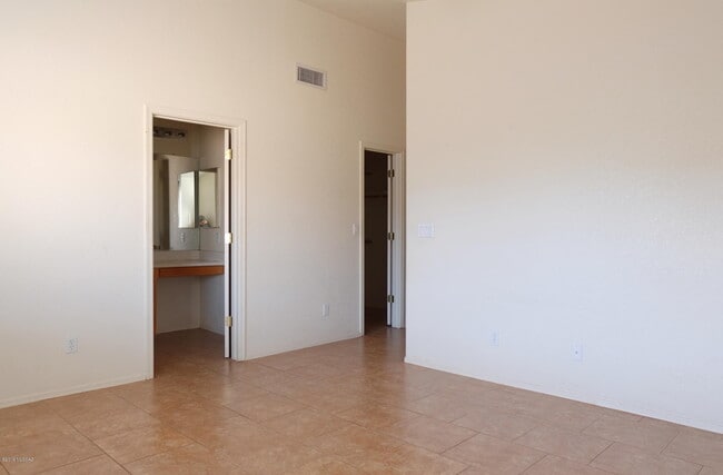 Building Photo - 8042 E Sundew Dr