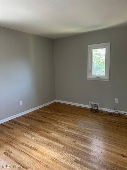 Building Photo - 17914 Chagrin Blvd