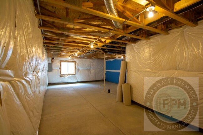 Building Photo - HUGE 3Bd/3Ba House in Bennington, NE!