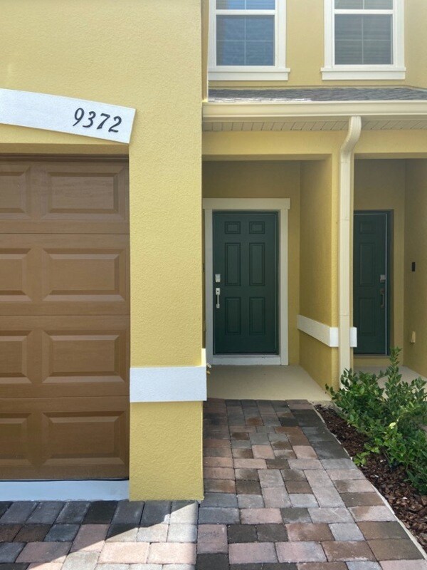 Building Photo - 9372 Tecumseh Dr