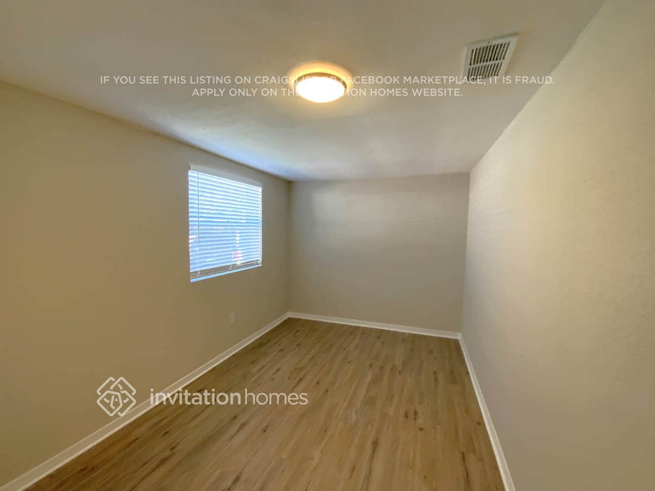 Building Photo - 8812 Camphor Dr