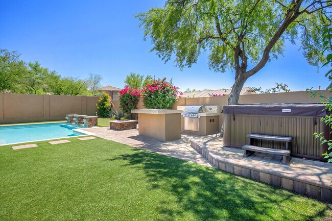 Building Photo - 10601 E Meadowhill Dr