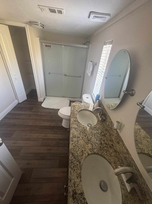 Building Photo - 2816 E Lake Rd