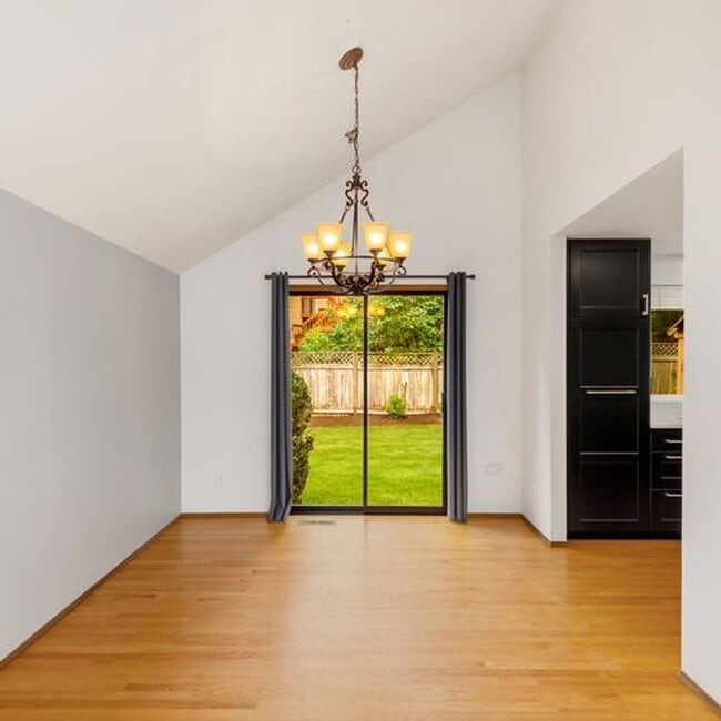 Building Photo - Spacious Education Hill Beauty