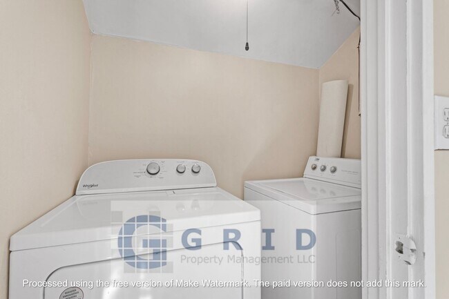 Building Photo - Charming 2 Bedroom Bungalow Available in NE Portland!