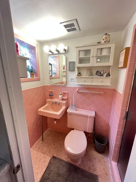 Building Photo - 363 Ridgeland Ave