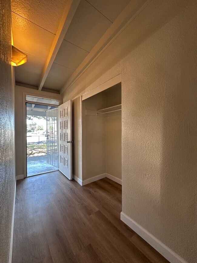 Building Photo - New Flooring Throughout