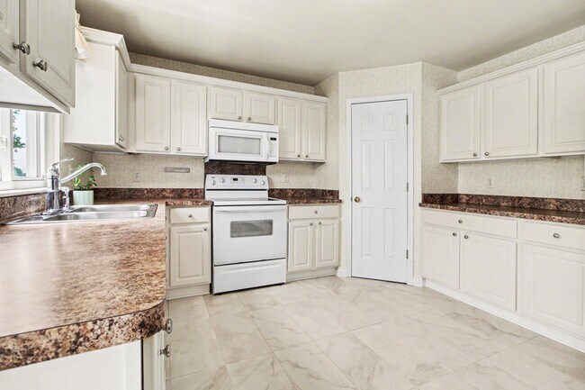 Building Photo - 7878 Greene Farm Dr