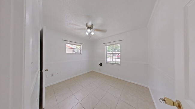 Building Photo - Charming 3-Bedroom Home with Sunroom and S...