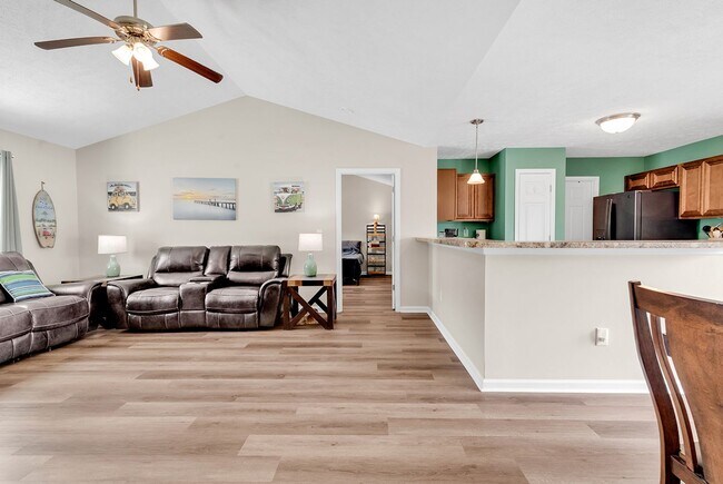 Building Photo - Beautiful 3bd/3ba WITH fenced in yard! UNFURNISHED!