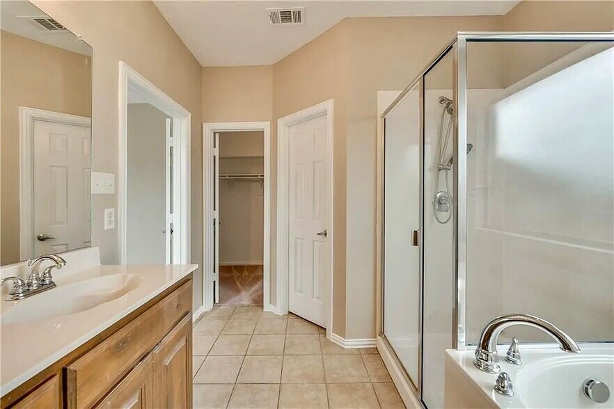 Master Bathroom/Closet - 2716 Twinflower Dr