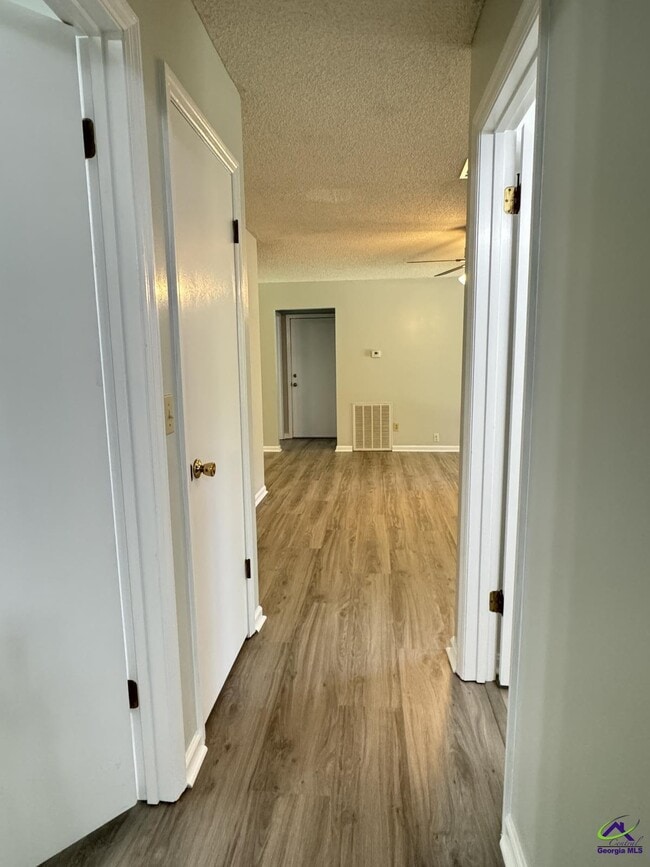 Building Photo - 120 Springwood Dr