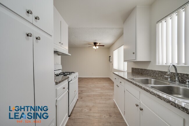 Building Photo - 5133 Yarmouth-25D