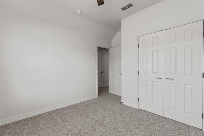 Building Photo - 312 Country Club Dr